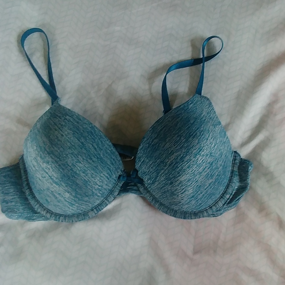 💗CLOSET CLEAR OUT💗
Blue bra